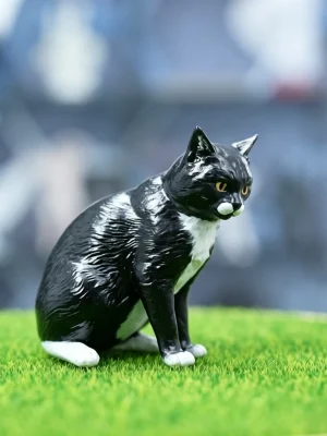 Black & White Cat Resin Model Educational Toy2